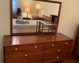 #53	Drexel 8 Drawer Dresser w/Mirror - 60x20x31    Mirror - 48x33	 $400.00 			
