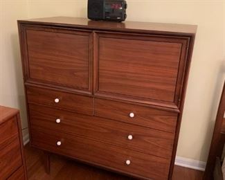 #54	Drexel Bachelors chest w/2 Doors & Top drawer w/pop-up Valet and 4 drawers - 42x20x48	 $400.00 			
