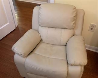 #62	Belnick Childrens Cream Colored Recliner	 $75.00 			
