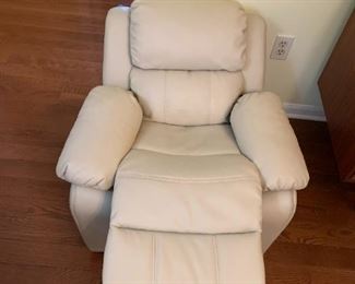 #62	Belnick Childrens Cream Colored Recliner	 $75.00 			
