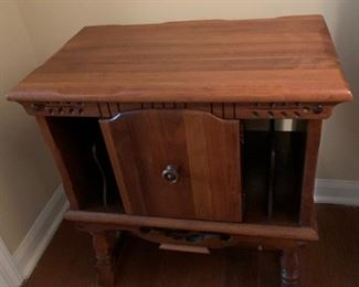 #85	Wood Magazine Slat Cabinet w/1 door   21x13x22	 $100.00 			
