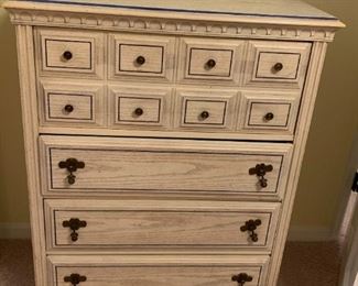 #99	Bassett 4 Drawer Chest of Drawers - 34x18x43	 $75.00 			
