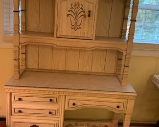 #102	Bassett Desk w/4 drawers w/hutch w/2 open shelves & 1 door w/odd chair - 42x18x30   hutch 39Wx12Dx36T	 $75.00 			
