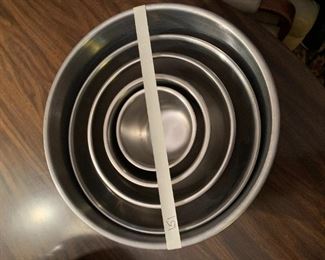 #152	Set of 5 Stainless Steel Mixing Bowls	 $30.00 			
