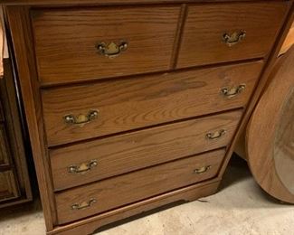 #160	oak 4 drawer chest of drawers 33x17x41	 $40.00 			
