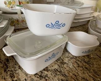 #199	Kitchen	corningware rectangle w/lid small med blue flower cassorole 4 pieces	 $20.00 			
