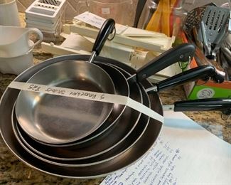 #208	Kitchen	Revere Ware 5 skillet copper bottom 	 $25.00 			
