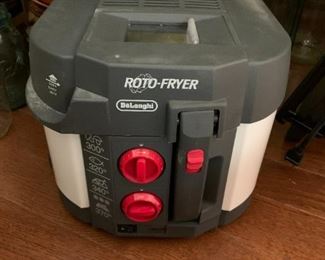 #212	Kitchen	Delonghi Roto cool low oil Fryer 	 $50.00 			

