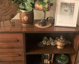 Shelf/cabinet