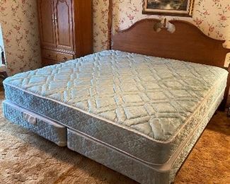 Thomasville king size bed 