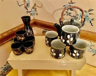 Sake set
Tea pot and cups
