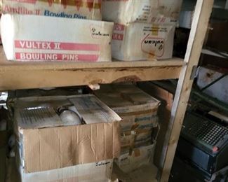 Bowling pins (approximately 300)