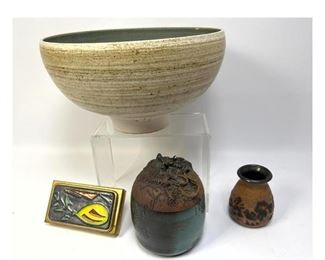 Lot 1362 Mixed lot. Pottery and enamel covered box. 