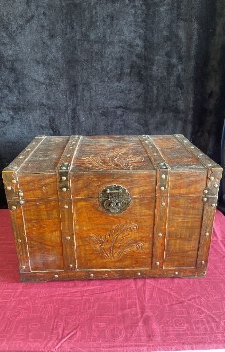 Vintage mini trunk!