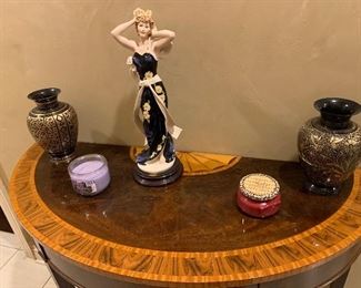 Look at that inlay! Super fine table