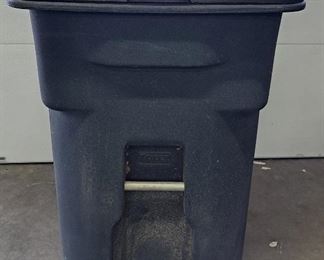 Toter 96 Gal Commercial Trash Can