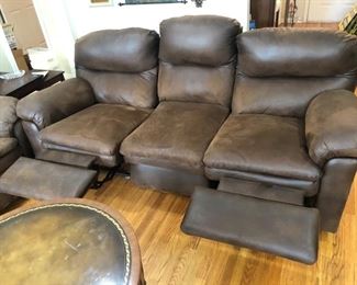 Dual reclining sofa