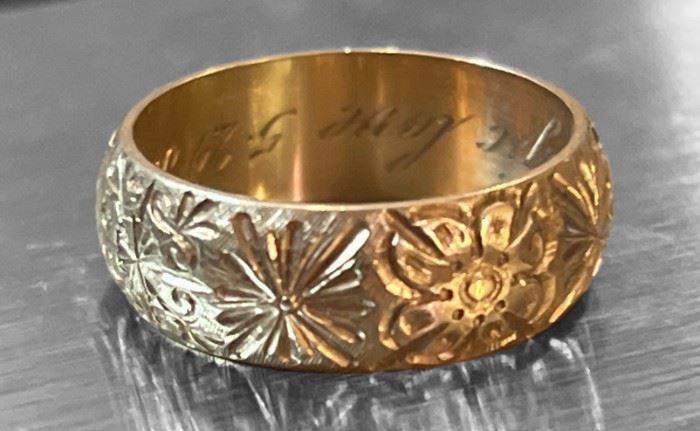 14k Gold Sculpted Band