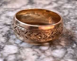 18k Gold Sculpted Band