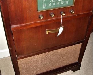 Antique upright Coronado radio with turntable