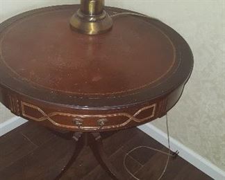 ]LEATHER TOP LAMP TABLE