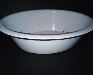 Large enamelware tub/basin