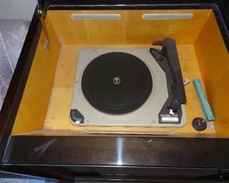 Grundig Stereo Console SO 390 WE