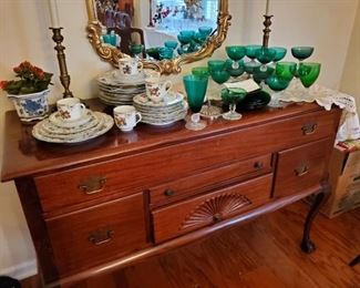 Buffet - Great condition - In the front is the you have prepared spaces for your sterling or flatware.