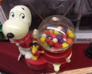 Peanuts SNOOPY Gumball Machines