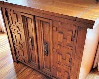 M.C.M. All Wooden Bar Server