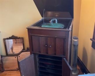 Old record player $75