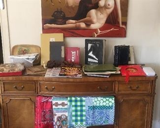 Fabric and textiles throughout the estate! Don’t miss the ALL TEXTILE 3rd bedroom! 