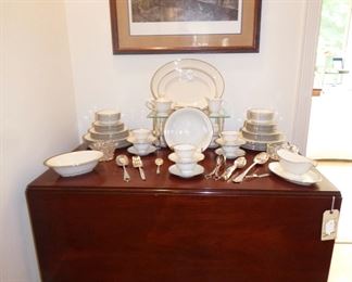 Drop Side mahogany dining table, Edgerton China (See next picture)