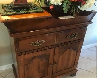 Items Located In The Entry Way
