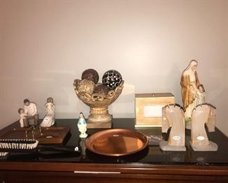 Items Located In The 3rd Bedroom (Master)