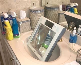 Items Located In The 3rd Bedroom (Master Bathroom)