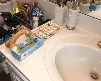Items Located In The 3rd Bedroom (Master Bathroom)
