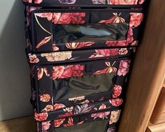 Collapsible storage containers