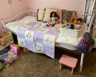 Trundle bed (no bottom mattress)