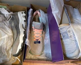 NEW women’s size 11 Skechers