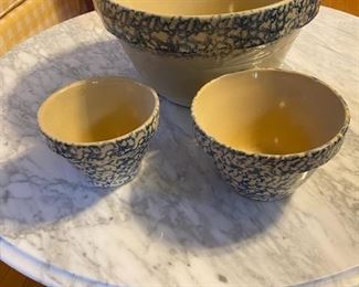 Spatterware mixing bowl set