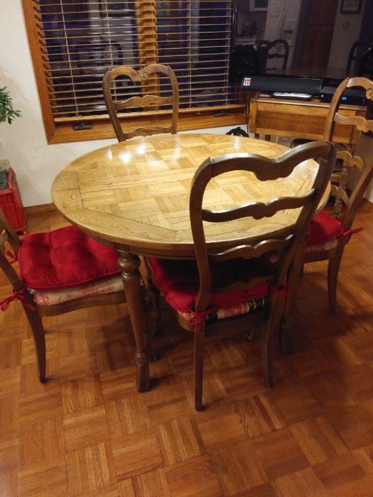 Vintage French style dining set w/4 chairs