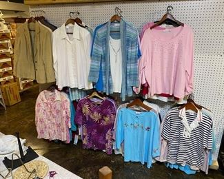Some very nice name brand Ladies clothing, Sizes 12 to 3XL
