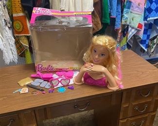 BARBIE Deluxe Styling Head Crimp and Color, with accessories and in Original Box 