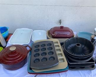 Baking pans, bundt cake pans