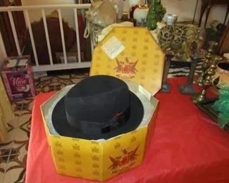 Knox 1930s hat and box retailed at Godchaux in New Orleans