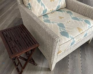 Armchair (wicker) with cushions and foldable side table