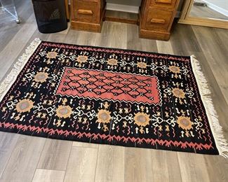100% wool drurhie rug