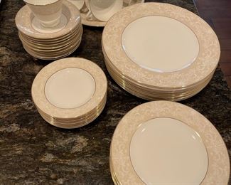 Wedgewood:  Ralph Lauren "Meredith" pattern - 5-piece place setting for 12