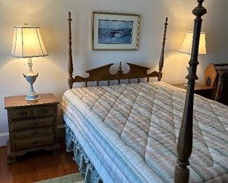 4-poster full size bed, matching night stands & lamps
